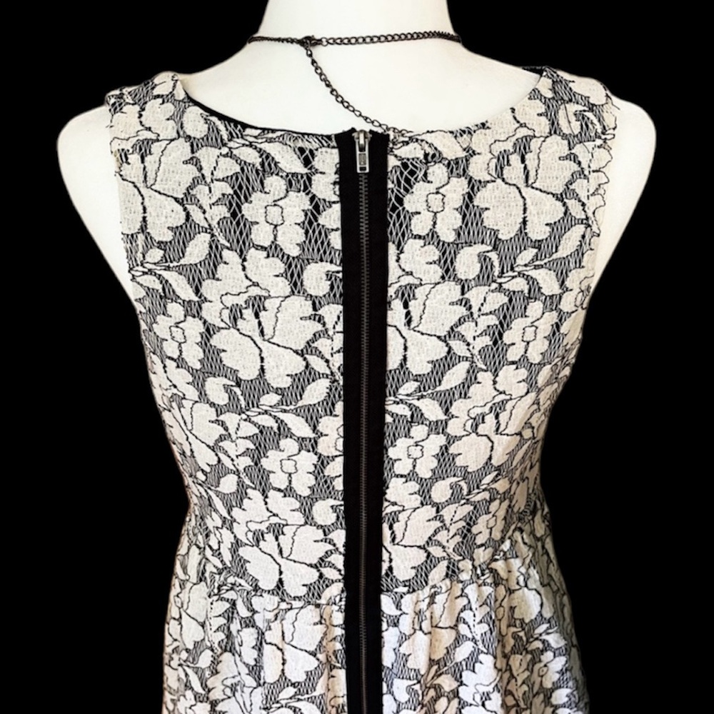 ⛔️SOLD⛔️ XHILARATION Sleeveless Floral Lace Midi Dress Black & White Sz Large - Picture 8 of 14